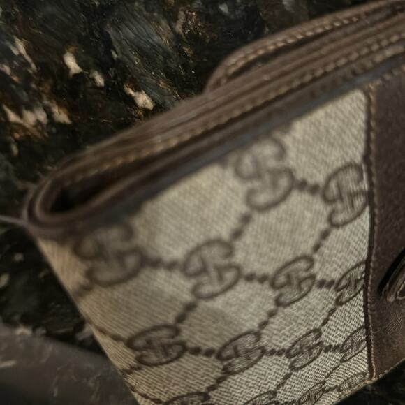 Gucci trifold sherry line wallet. Great condition Authentic - Picture 10 of 11